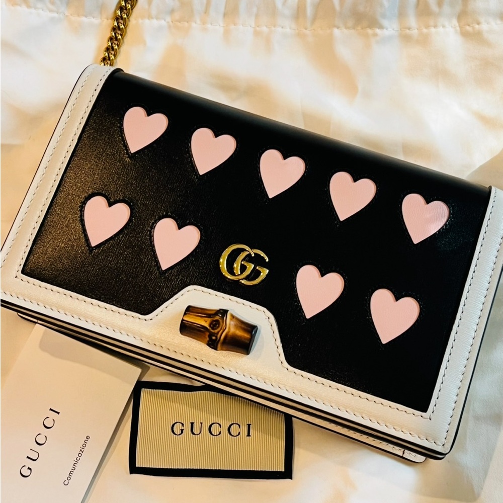 RARE Gucci Black and Pink Heart Women's Crossbody Bag